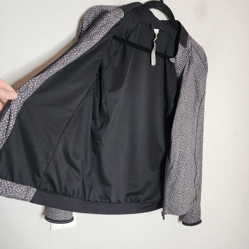 Lululemon Hit It Jacket In Frozen Fizz White Black / Black‎ Size 6 Like New